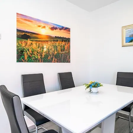 Pensjonat Andelic Sunset 4*